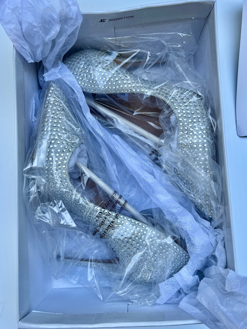 New with box Madden Annie Silver Rhinestone Embellished High Heels size 7.5